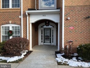 Building Photo - 812 Long Dr
