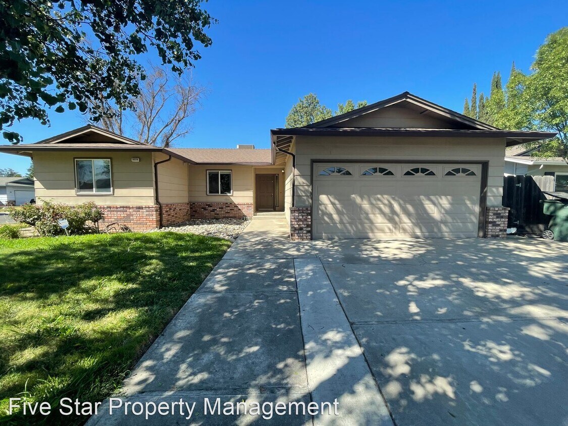 Foto principal - 3 br, 2 bath House - 3233 Nightingale Dr