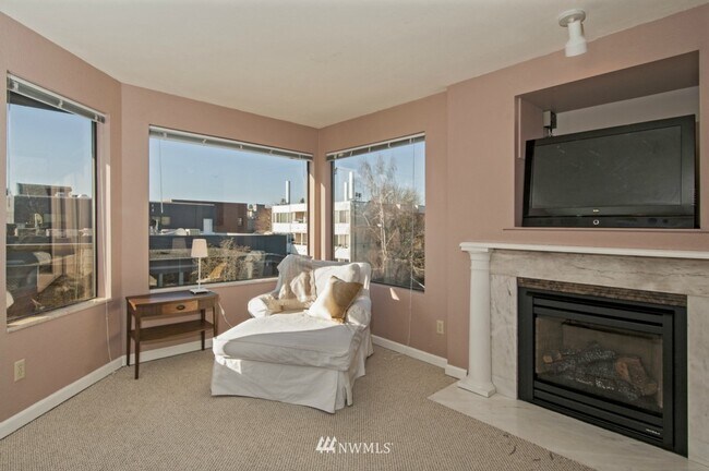 Grandes ventanas abiertas - 7850 E Green Lake Dr N