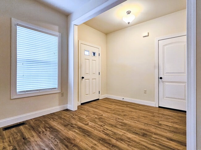 Building Photo - 361 Cedar Holw