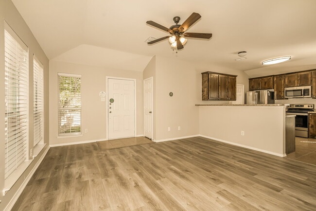 Building Photo - 1108 Savage Dr
