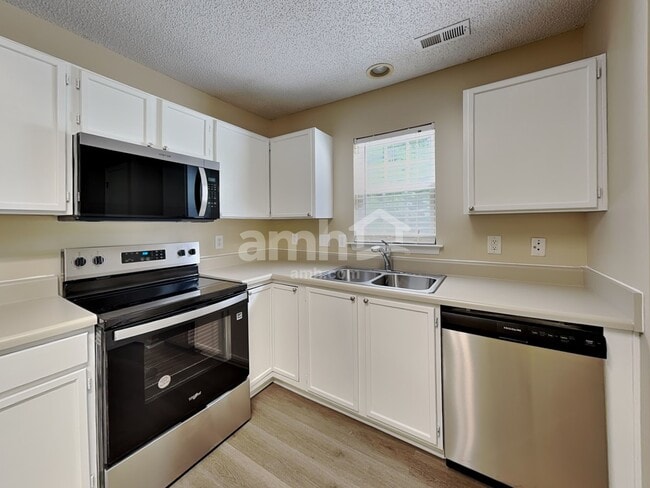 Building Photo - 2509 Australia Dr