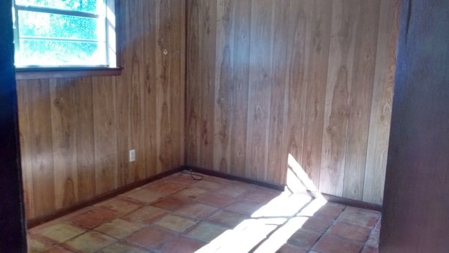 Building Photo - 5218 Field Dr