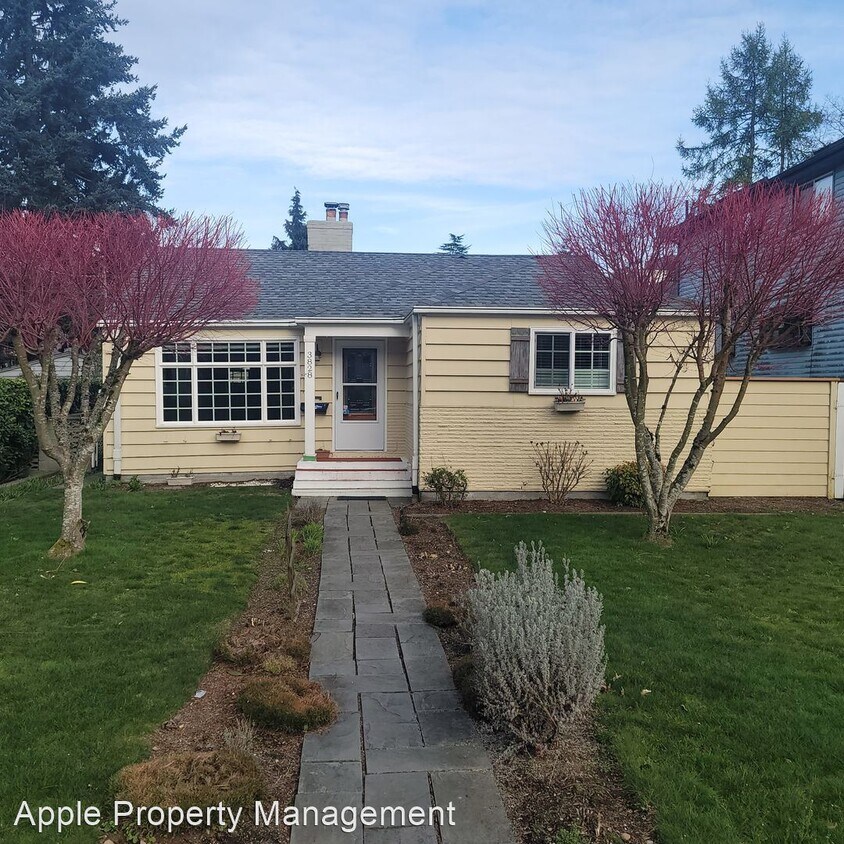 Foto principal - 2 br, 1 bath House - 3828 35th Ave W