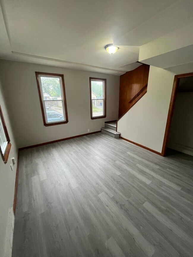 Foto del edificio - Section 8 Accepted! Spacious Newly Renovat...