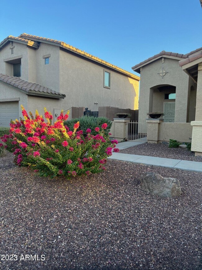 Building Photo - 25809 W St James Ave