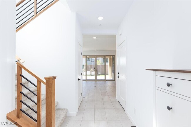 Building Photo - 836 Carlon Hls Ave