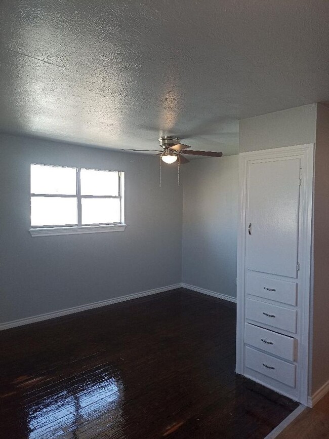 Building Photo - Remodeled 1 bed 1 bath Close to Fort Sill ...