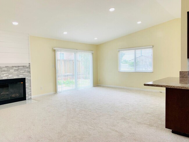 Foto del edificio - BEAUTIFUL AND SPACIOUS 3BD/2BA SINGLE FAMI...
