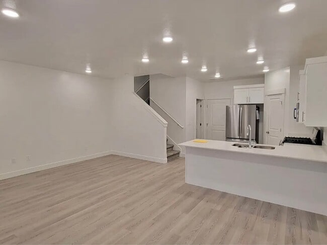 Building Photo - 3165 S 350 W