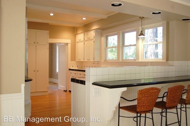 Foto del edificio - 2626 SW Upper Drive Pl