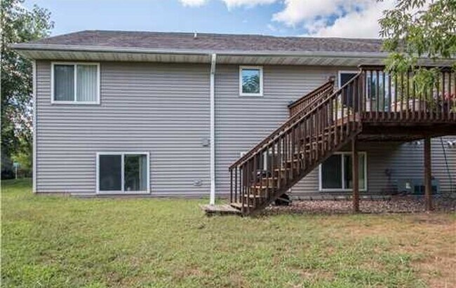 Foto del edificio - Huge 3BR/3ba Duplex on West Side of Eau Claire