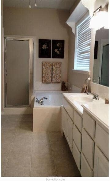Foto del edificio - 307 Stoney Hills Ct