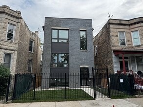 Building Photo - 623 N Hamlin Ave
