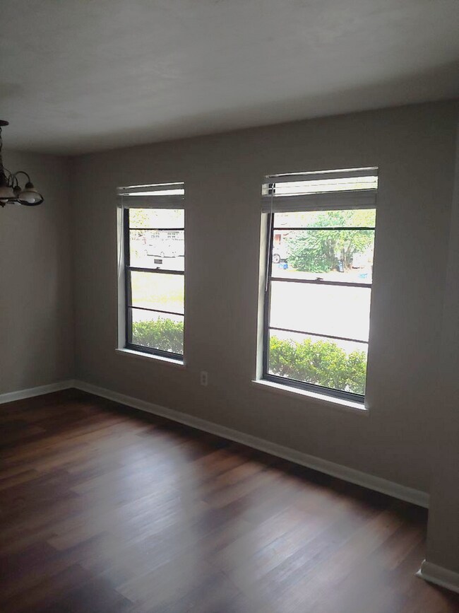 Building Photo - 2-bedroom/1-bath quad-plex home is in an a...