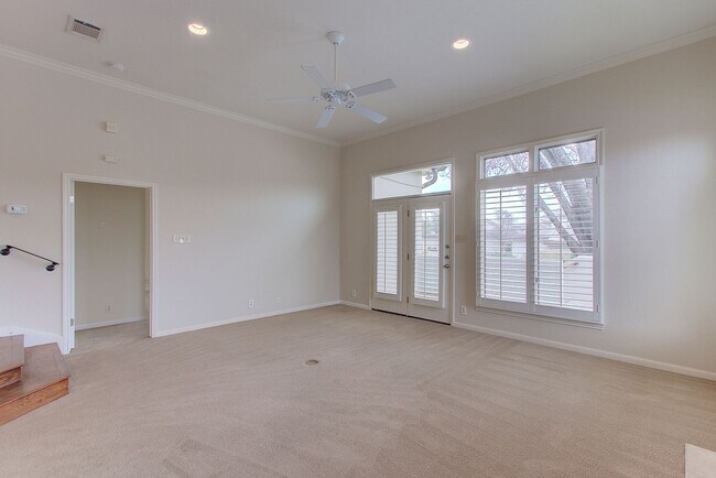 Foto del edificio - Rare 3 BR / 2.5 BA /  2 Car Garage Westlak...