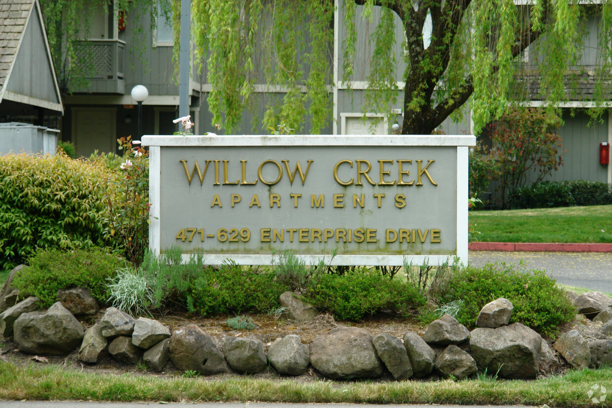 Foto del edificio - Willow Creek Apartments