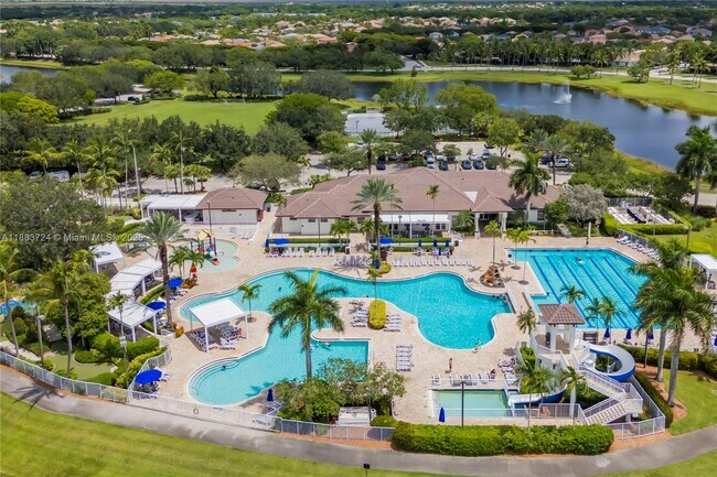 Building Photo - 663 Live Oak Ln