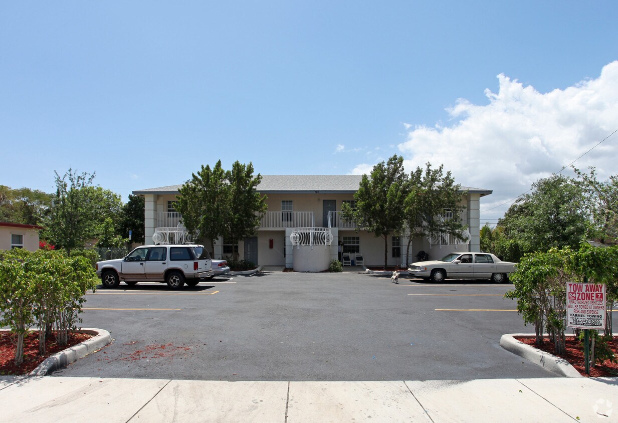 Building Photo - 720 SW 6th Ct