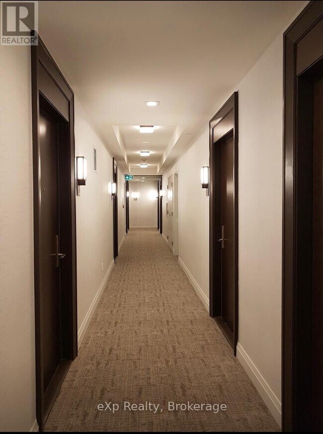 Building Photo - 460 Adelaide St E