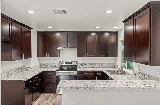 Foto del edificio - HALF OFF ONE MONTH RENT IF APPROVED AND MOVED IN BY 4/8