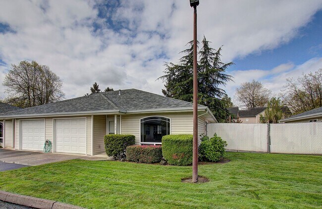 Building Photo - Beautiful Updated 2BR/2BA in 55+ Fisher Landing Community – Available Now!