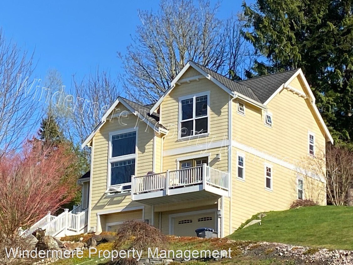 3 br, 2.5 bath House 34652 Hood Canal Dr... House Rental in