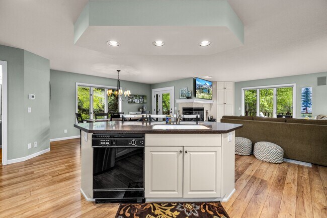 Foto del edificio - 1750 E Lakeshore Dr