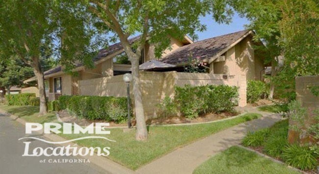 Foto principal - Prestigious Gold River home in gated commu...