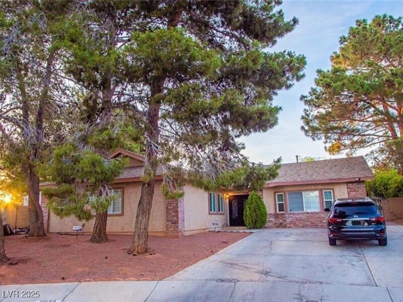 Primary Photo - 5033 Saluda Cir