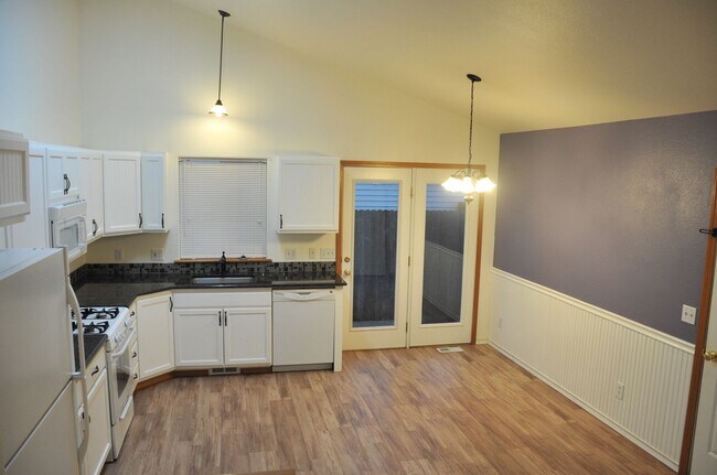 Foto del edificio - 4 bed 2 bath near Kootenai Fairgrounds