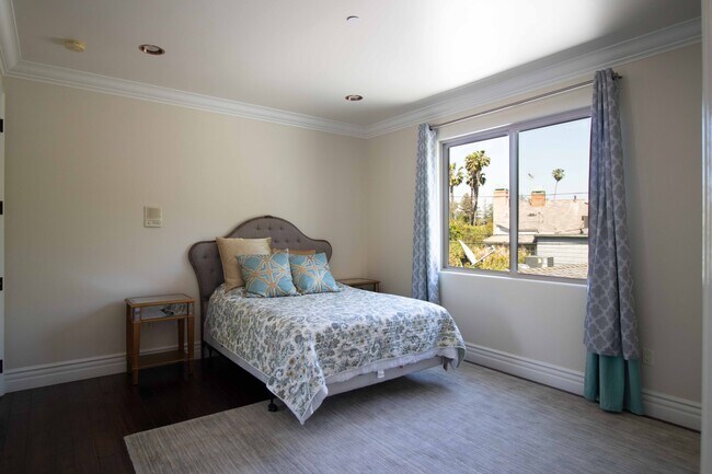 Foto del edificio - 14339 Valley Vista Blvd