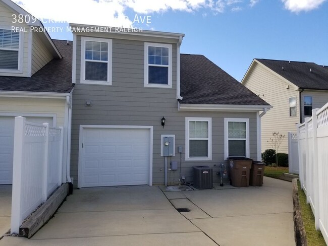 Foto del edificio - 3809 Crimson Clover Ave