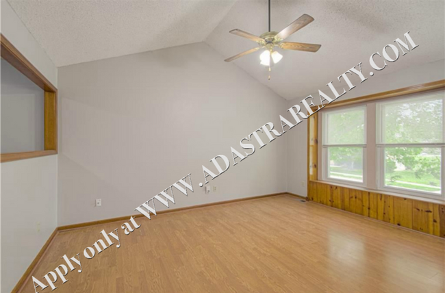 Building Photo - Beautiful, Clean, and Bright 3Bed 2 Bath H...