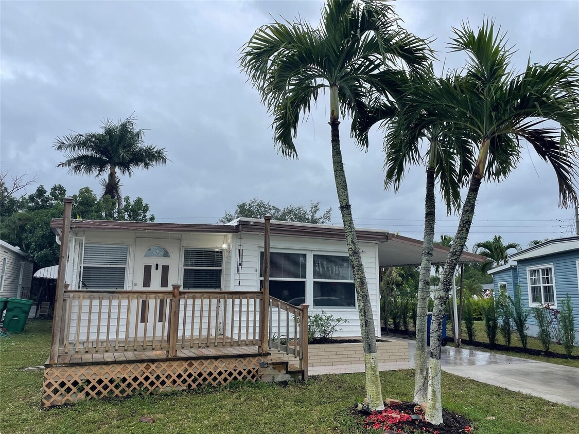 Primary Photo - 8580 SW 23rd Pl