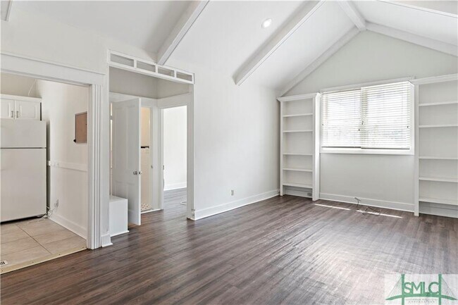 Building Photo - 17 E Jones St