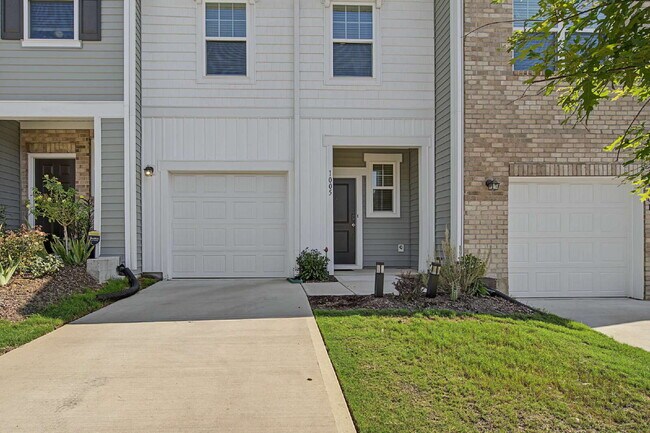 Foto del edificio - Furnished 3-Bed Townhouse in Durham