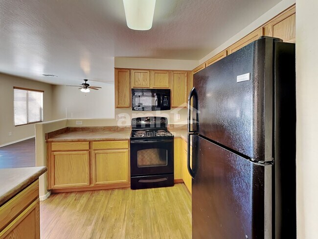 Building Photo - 5898 E Paradise Ln