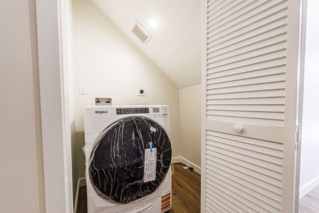 Foto del edificio - Fresh, Modern 2BR/3BA Townhome – 704 Sq Ft