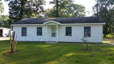 Building Photo - 406 School St