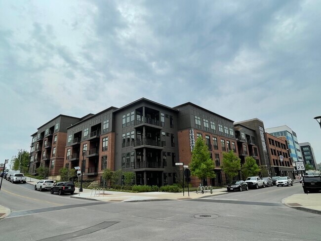Building Photo - 6633 Dale Dr