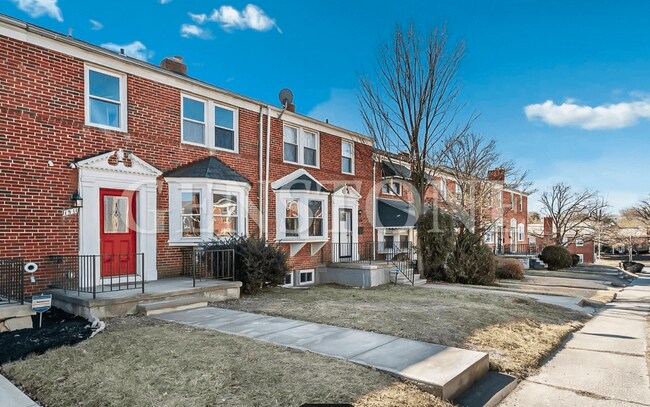 Building Photo - 1511 Oakridge Rd