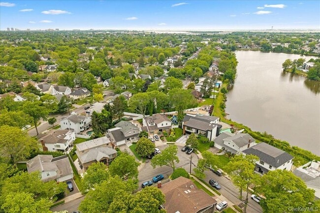 Foto del edificio - 1127 Fordham Ln