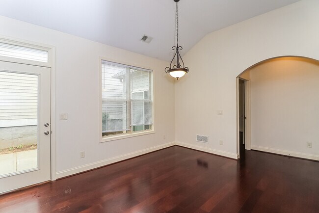 Foto del edificio - 229 Highland Village Ln
