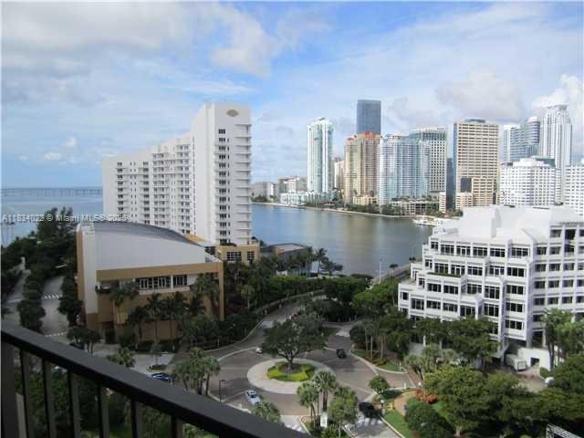 Foto principal - 520 Brickell Key Dr