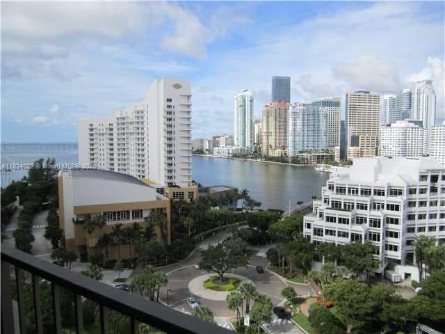 Building Photo - 520 Brickell Key Dr