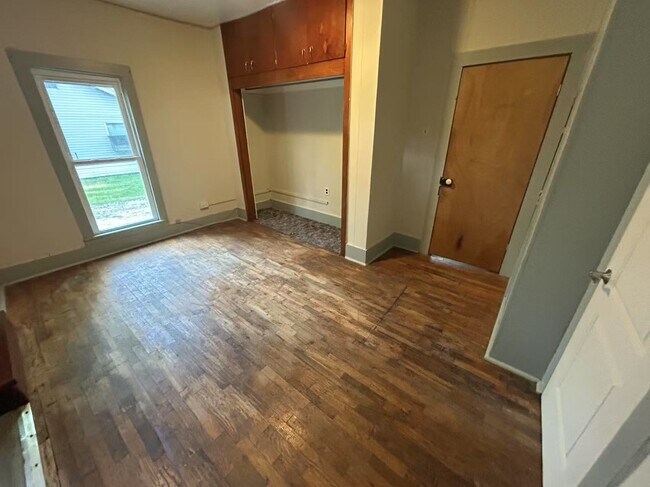 Foto del edificio - 1124 N Cherry St