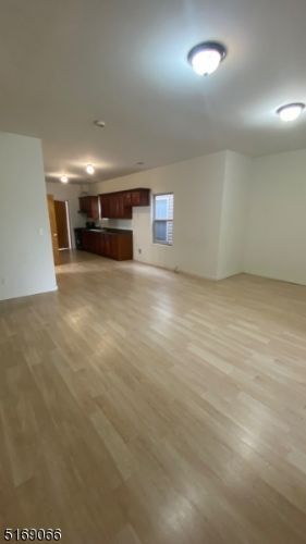 Foto del edificio - 1228 E St Georges Ave