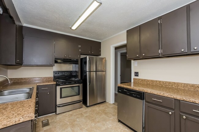 Building Photo - JUST LISTED!