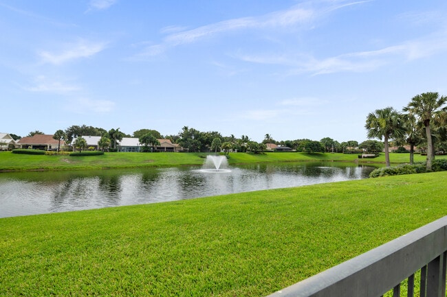 Building Photo - 233 River Park Dr